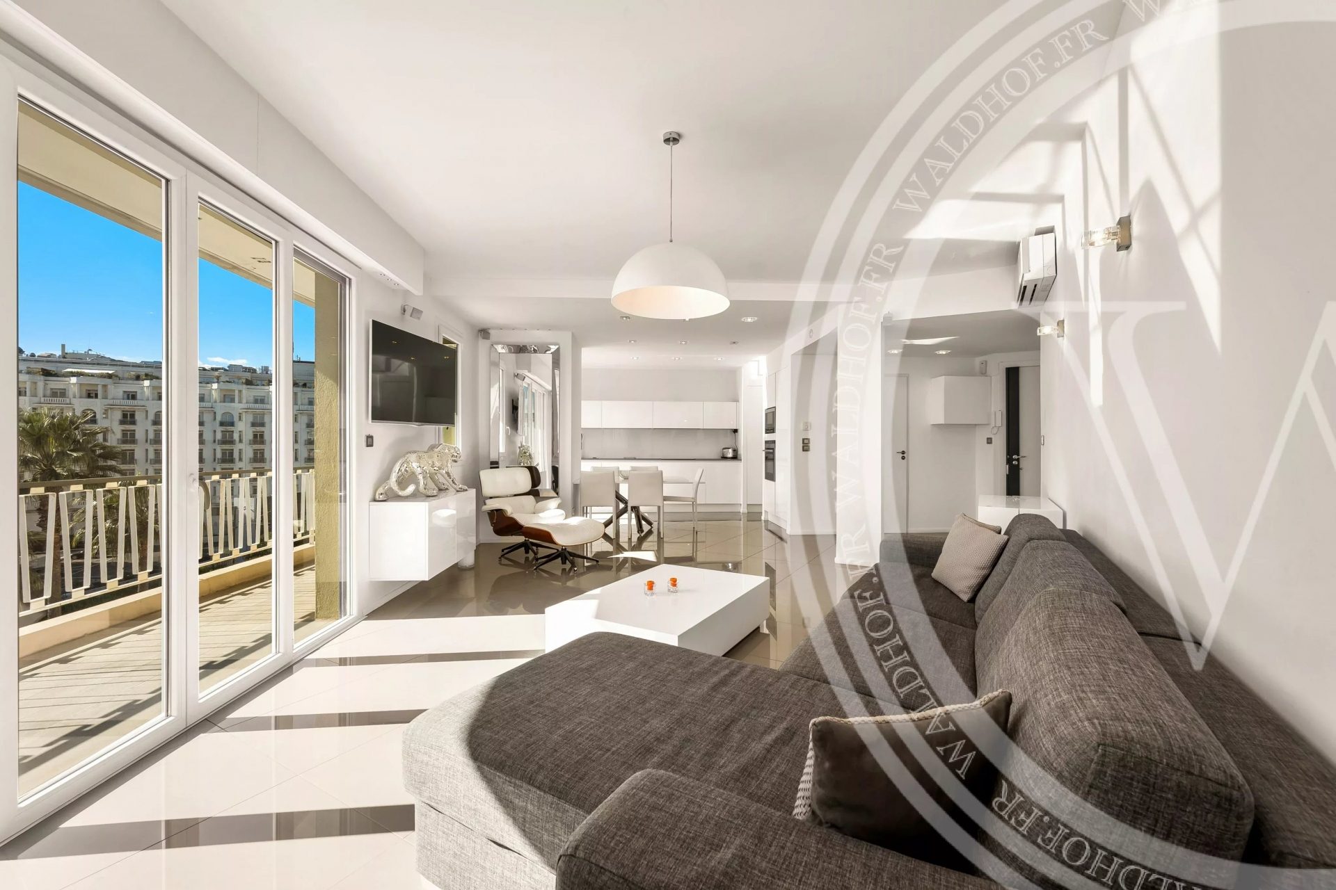 Fully Renovated 3-Room Apartment with Sea Views - 3