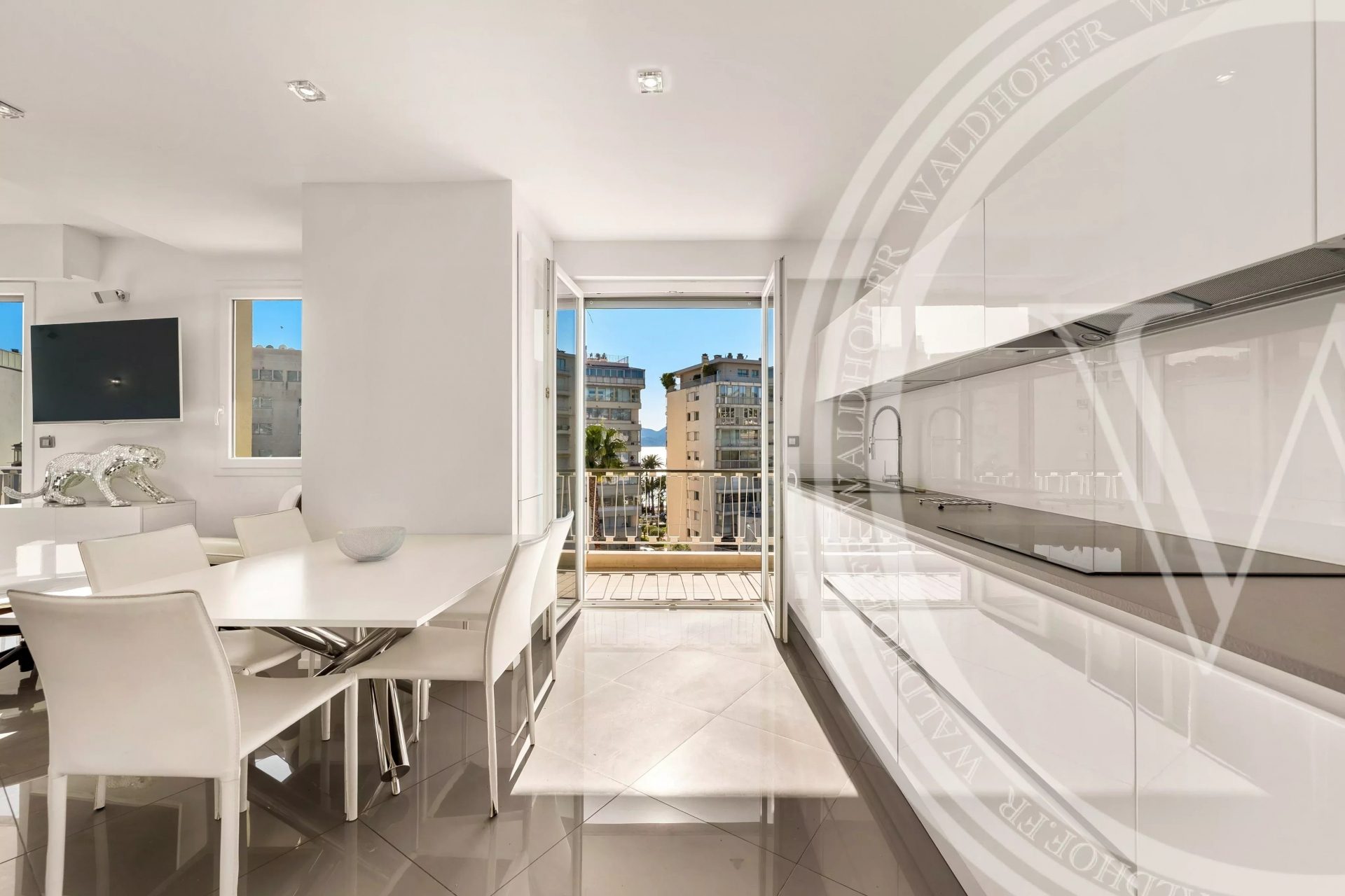 Fully Renovated 3-Room Apartment with Sea Views - 2