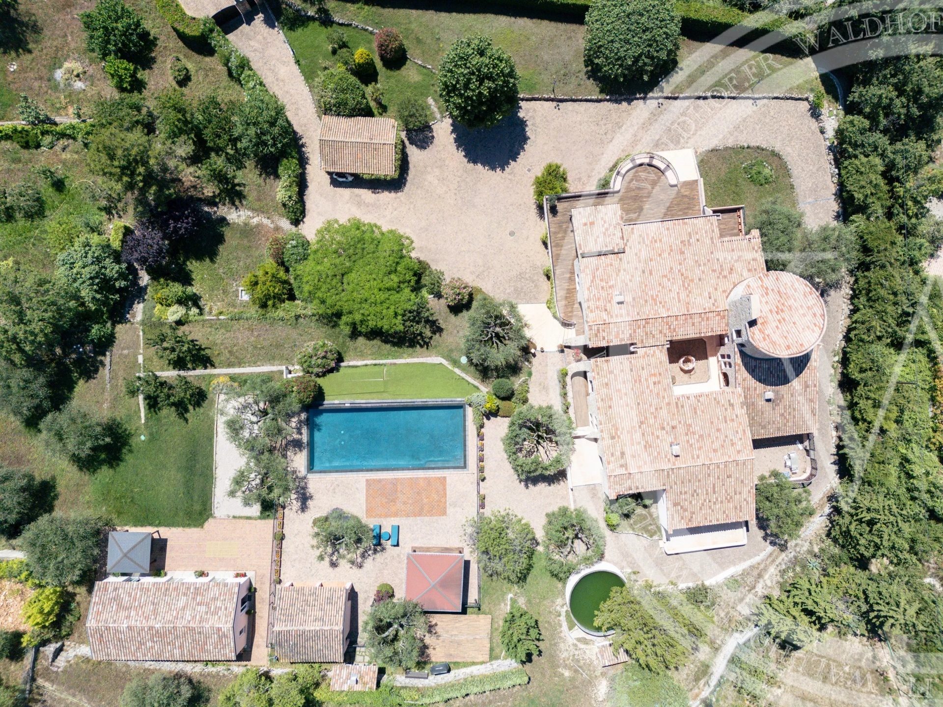Majestueux domaine provençal de 600m² avec vue panoramique sur la mer, piscine et 5 suites - 20 Mins de Monaco - 8