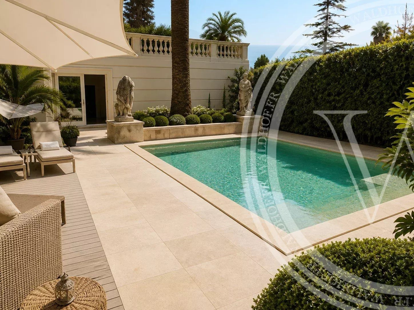 Villa de luxe vendu clés en mains avec vue mer, grand garage et piscine, à 25 mètres de Monaco - 3