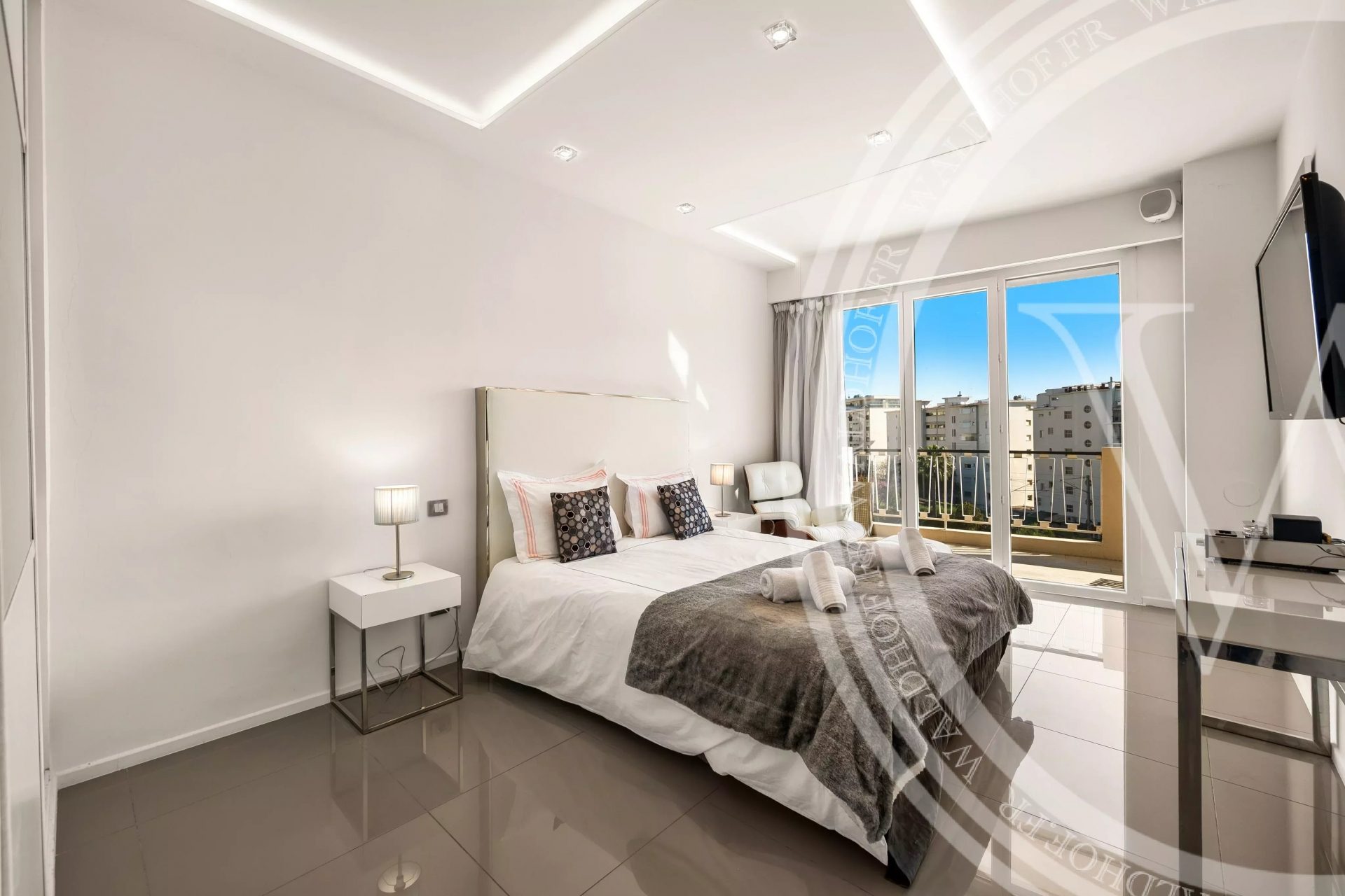 Fully Renovated 3-Room Apartment with Sea Views - 6