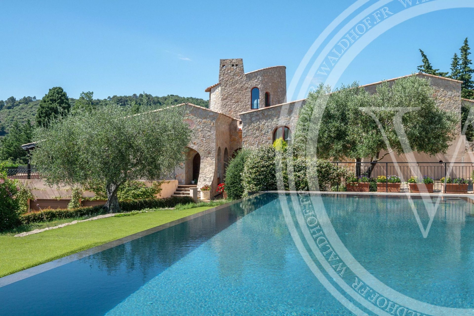 Majestueux domaine provençal de 600m² avec vue panoramique sur la mer, piscine et 5 suites - 20 Mins de Monaco - 11