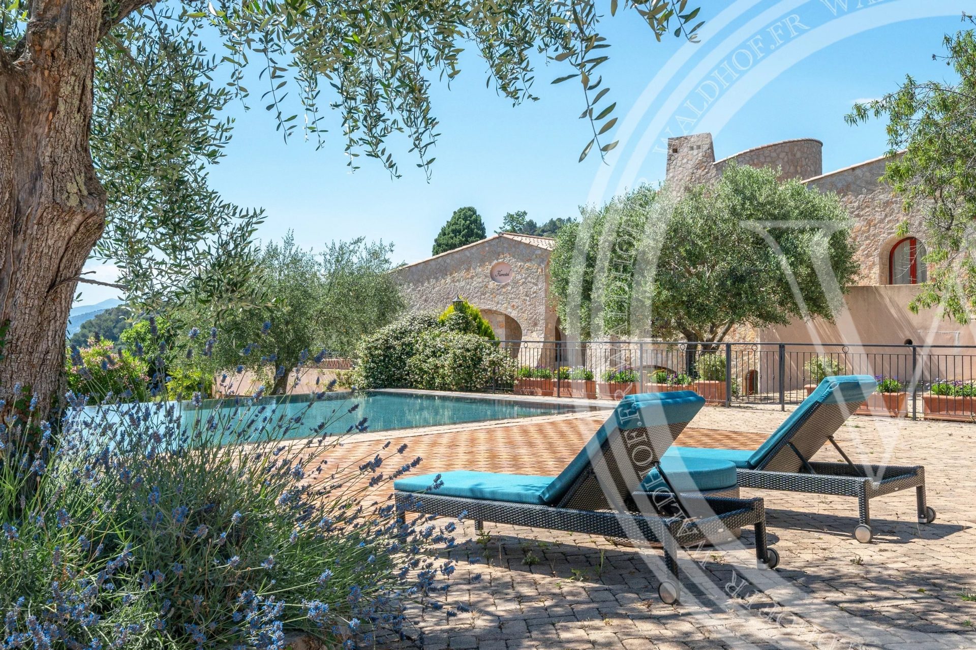 Majestueux domaine provençal de 600m² avec vue panoramique sur la mer, piscine et 5 suites - 20 Mins de Monaco - 4