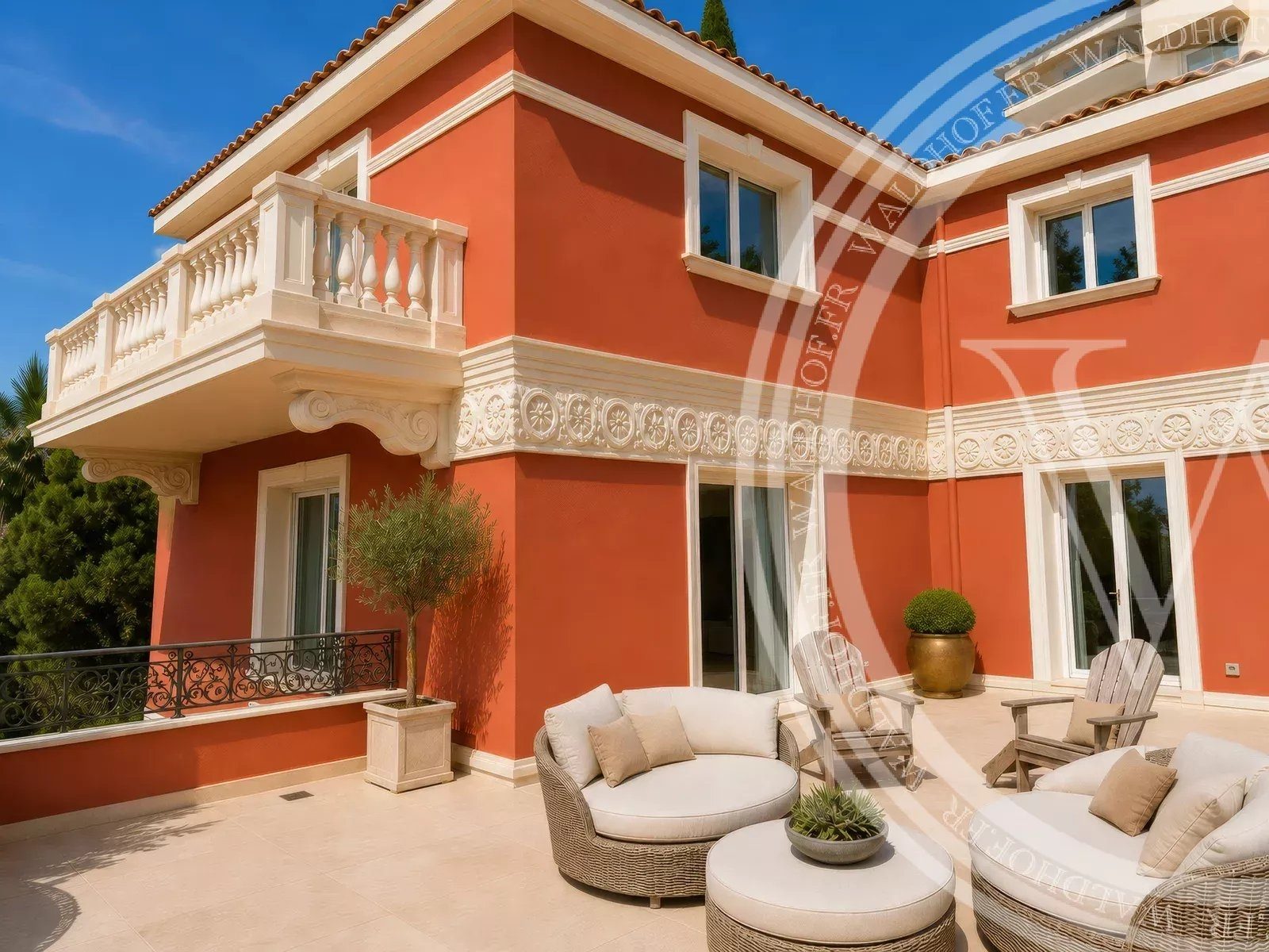 Villa de luxe vendu clés en mains avec vue mer, grand garage et piscine, à 25 mètres de Monaco - 4