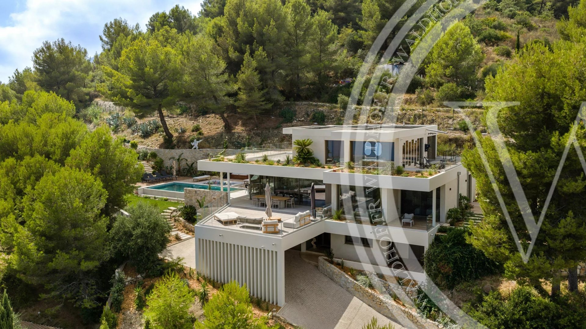 Luxury contemporary villa with sea view in Roquebrune-Cap-Martin - 2